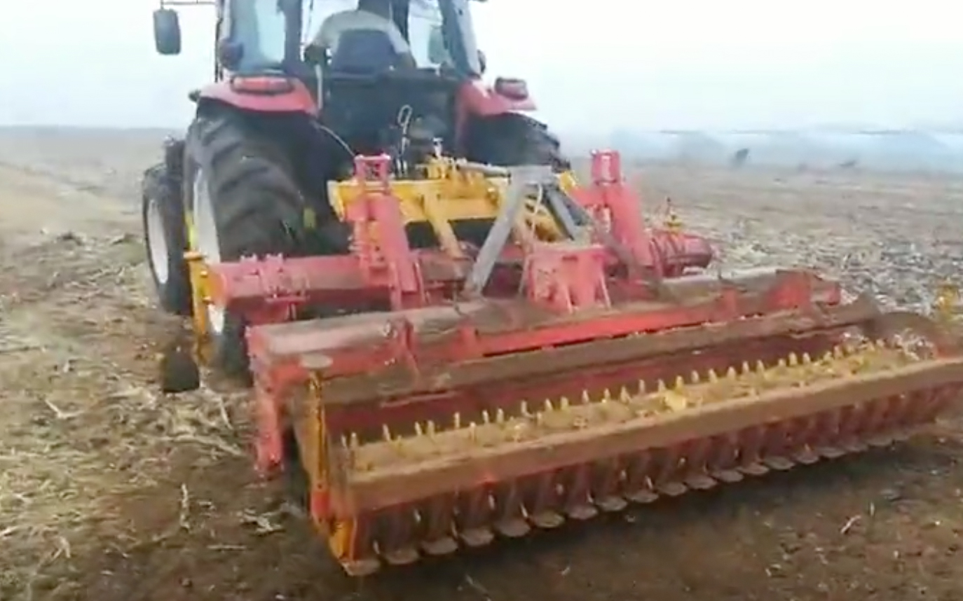 深松機，聯(lián)合耕整機作業(yè)視頻